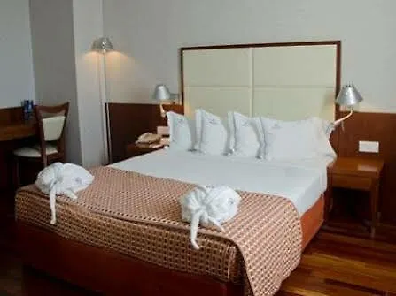Vip Executive Arts Hotel 4*