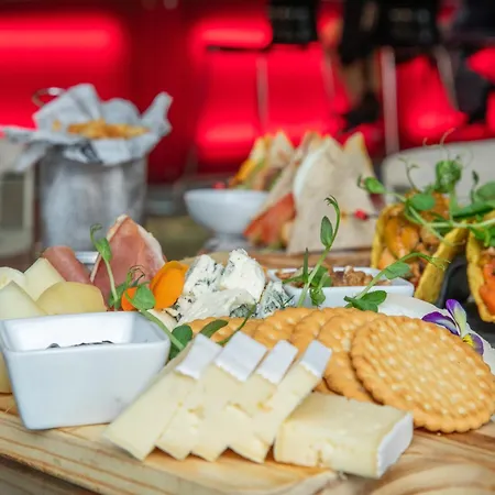 Vip Executive Arts מלון 4*