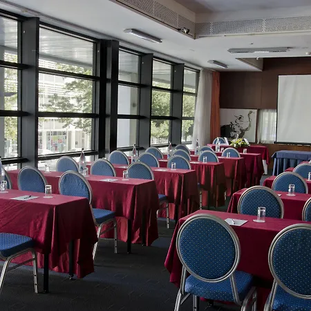 Hotel Vip Executive Arts 4*