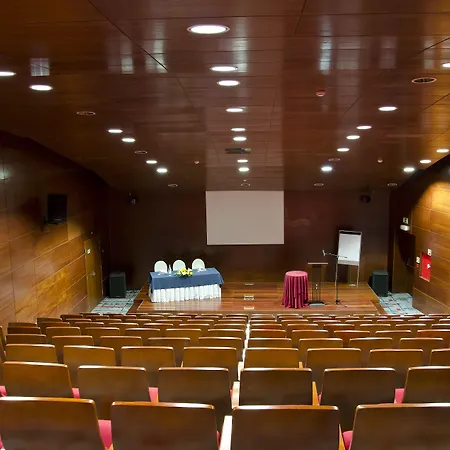 מלון Vip Executive Arts 4*