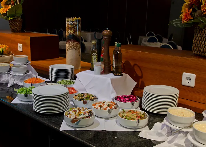 Hotel Vip Executive Arts 4*