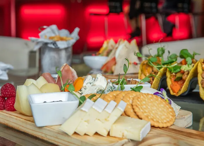 Vip Executive Arts Hotel 4*