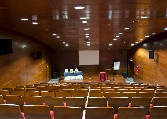 Hotel Vip Executive Arts 4*