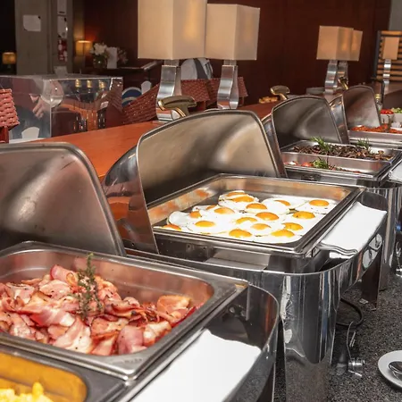 Vip Executive Arts Hotel 4*