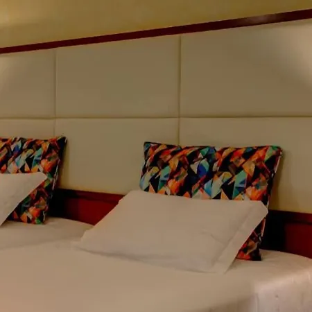 Vip Executive Arts Hotel 4*