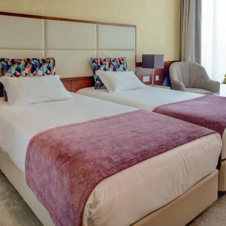 Hotel Vip Executive Arts 4*