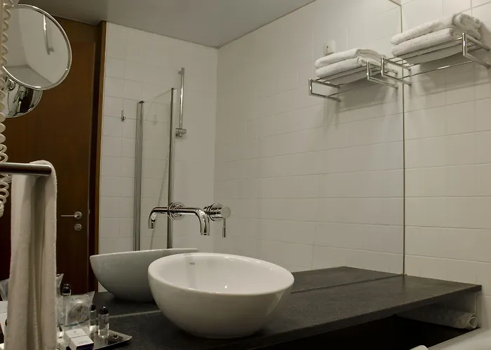 Vip Executive Arts Hotel 4*